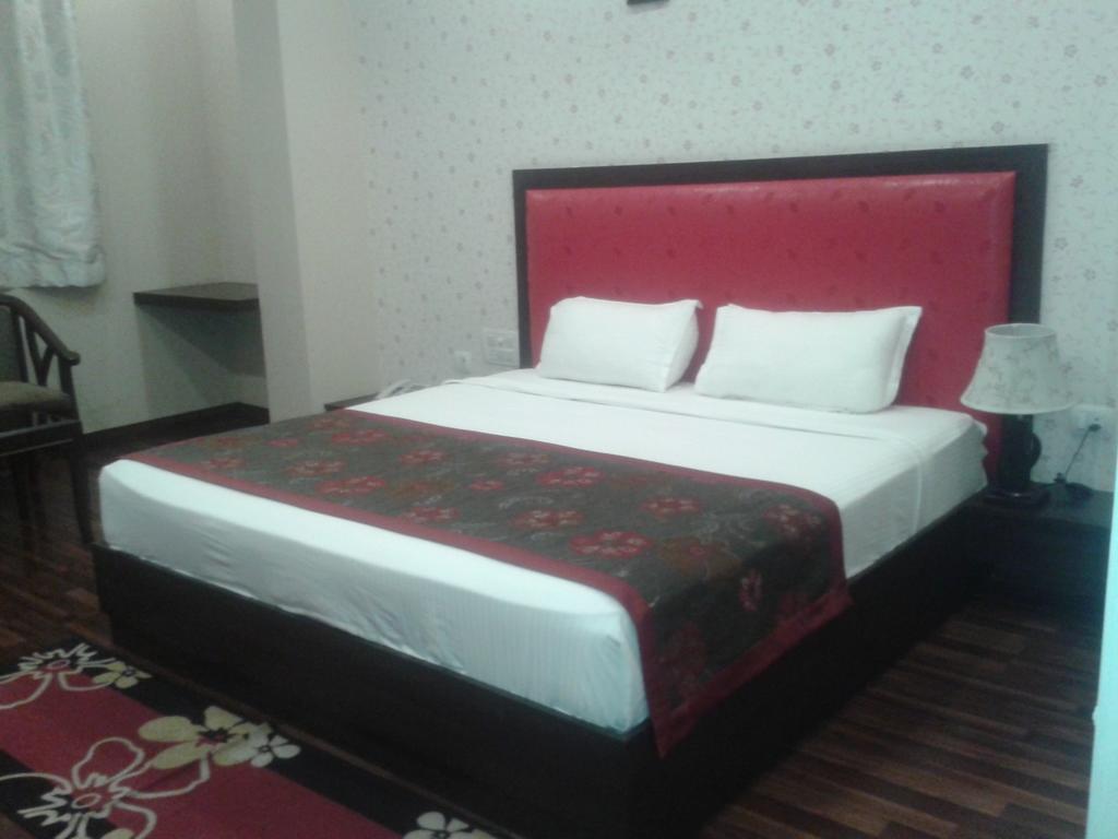 Hotel Krishna International Vrindāvan Екстериор снимка