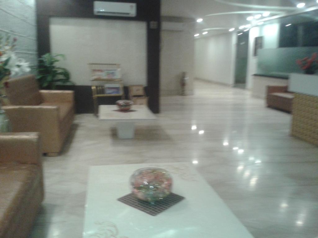 Hotel Krishna International Vrindāvan Екстериор снимка