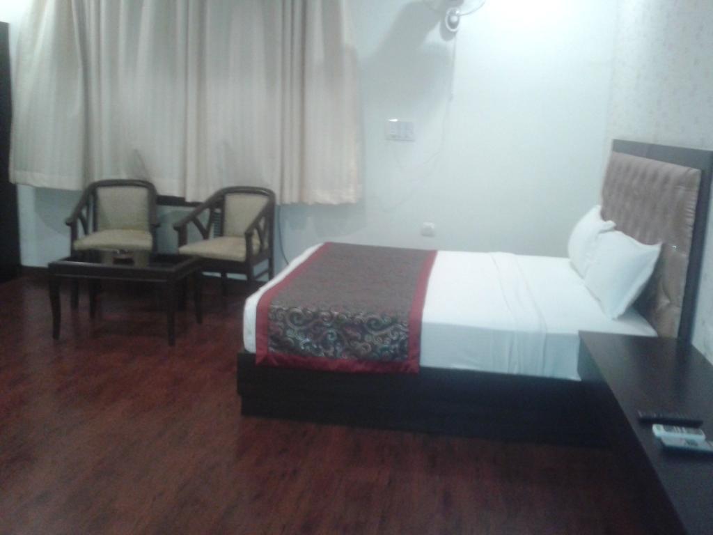 Hotel Krishna International Vrindāvan Екстериор снимка