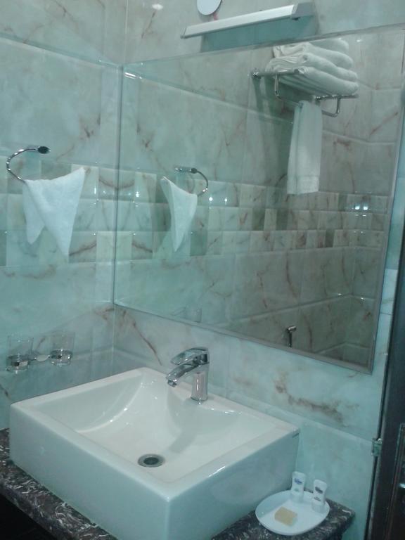 Hotel Krishna International Vrindāvan Екстериор снимка