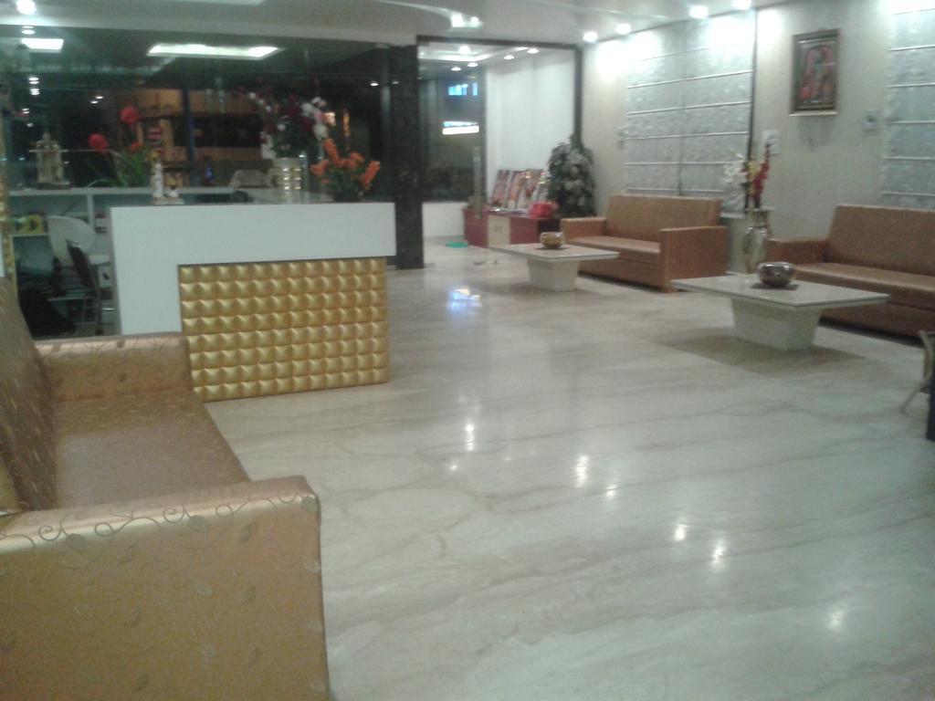 Hotel Krishna International Vrindāvan Екстериор снимка