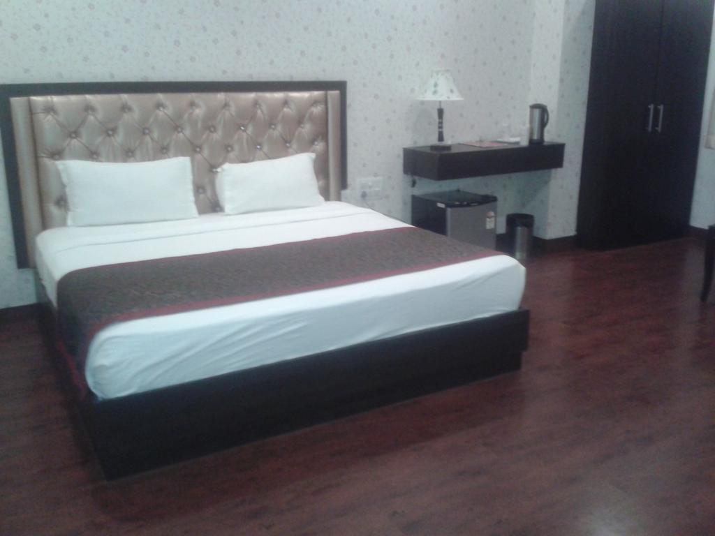 Hotel Krishna International Vrindāvan Екстериор снимка