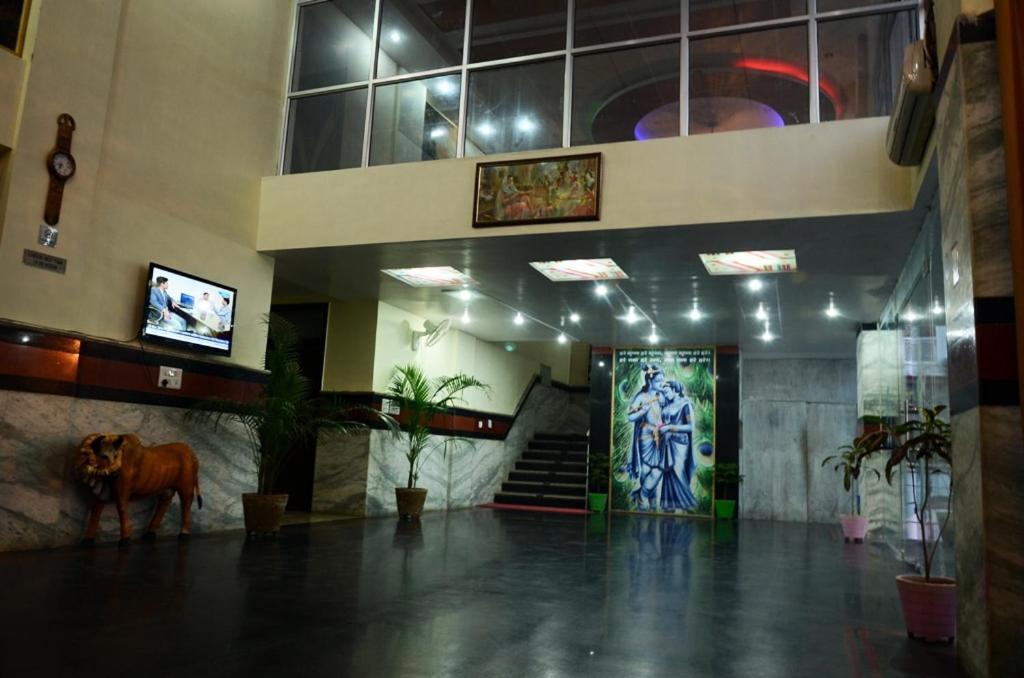 Hotel Krishna International Vrindāvan Екстериор снимка