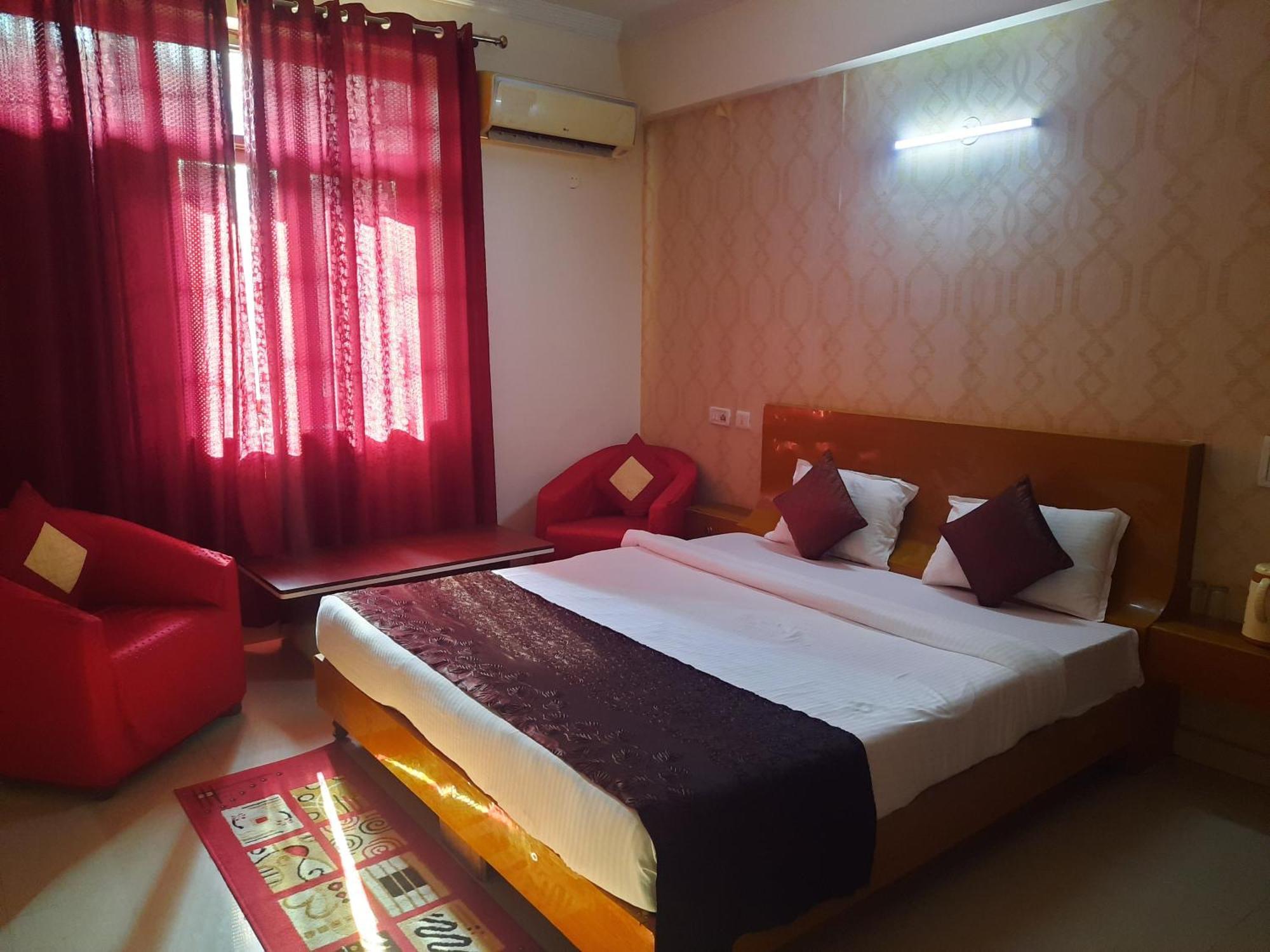 Hotel Krishna International Vrindāvan Екстериор снимка