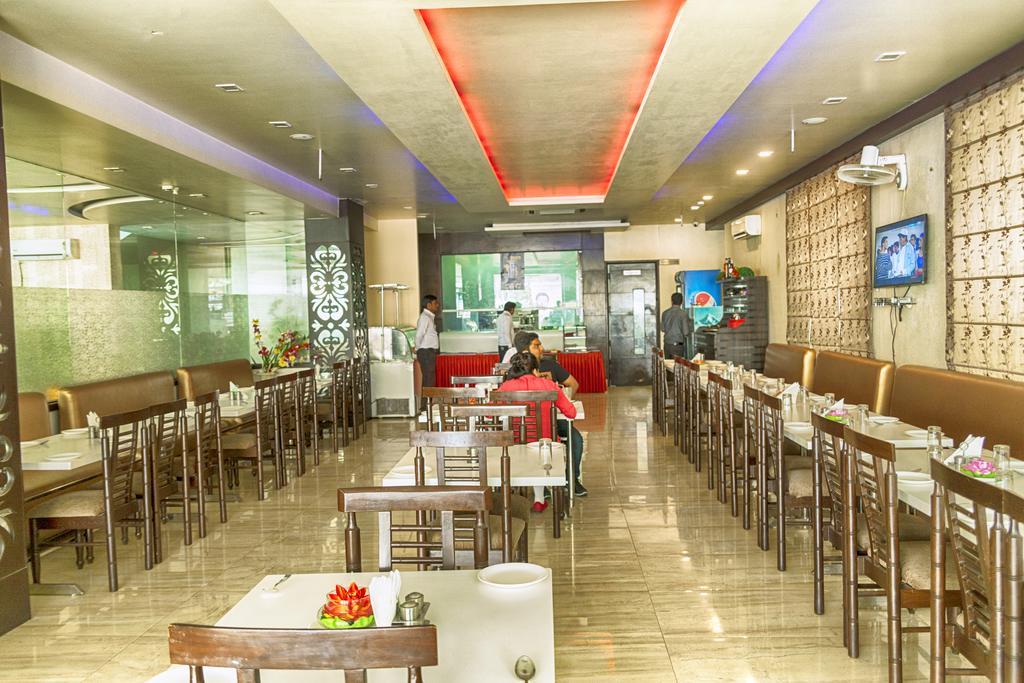 Hotel Krishna International Vrindāvan Екстериор снимка
